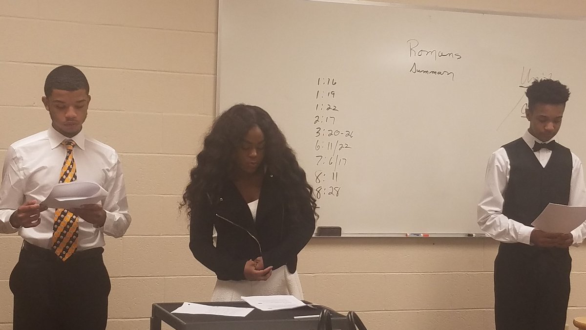 SouthwindFBLA's tweet photo. The CEO, CFO and VP of iSports (Virtual Enterprise's Finest)....Displaying their entrepreneurial skills at the Regional Business Plan Competition in Savannah, TN....."Your Fandom is our Reality"
@SouthwindHS @SouthwindEDU @SCS_Certified @JagsOfficialTv @SCSK12Unified https://t.co/6HDJh179EK
