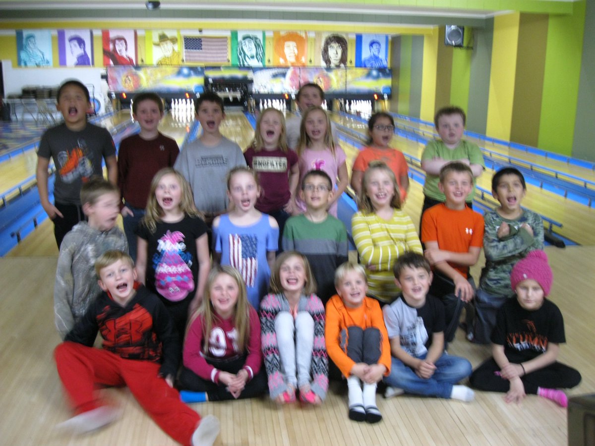 js_murphy66's tweet image. Bowling on a dreary Monday afternoon = PERFECT!  Thanks @jconrad1980 for the bowling practice in PE and @Lebowskis_RnB for having us!  #washpride