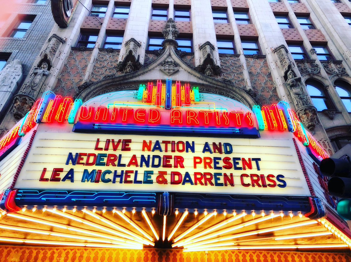 kristendmitruk's tweet photo. @LeaMichele @DarrenCriss #LMDCTour #LMDCTourLosAngeles #LMDCTourVIP #AceTheatre #AceTheatreHotel https://t.co/CFmPLbpQZS