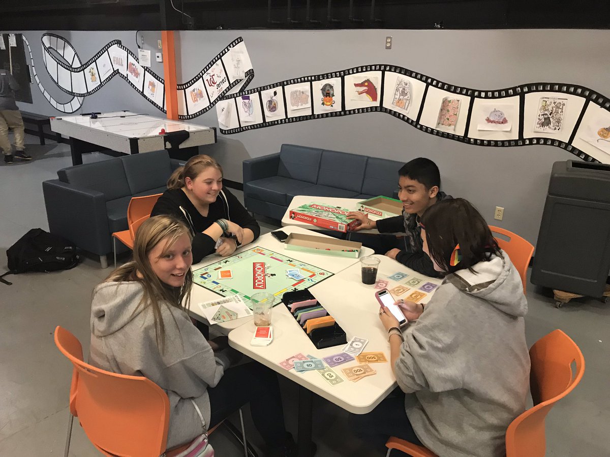 EdgeTeenCenter's tweet image. Teens being teens at EDGE @ Night! A little karaoke, video gaming, comedy, and board games!❤️😃🍕🎮🎤🎲 
#letthemlaugh #letthemshine #edgeteens