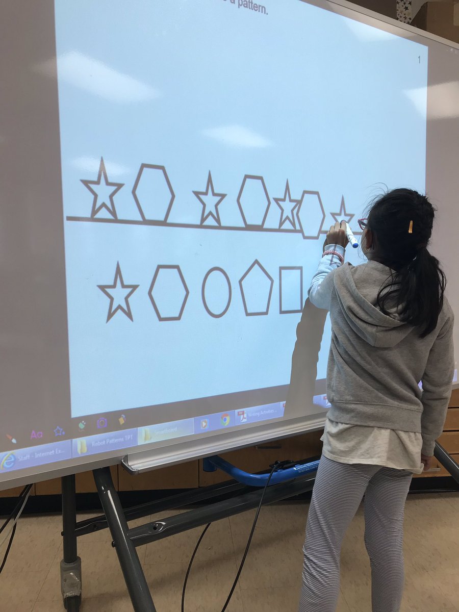 BGKindies's tweet image. Creating an AB pattern on the interactive whiteboard! #mathcentres #daily5math #patterning @BrandonGatePS @PeelSchools