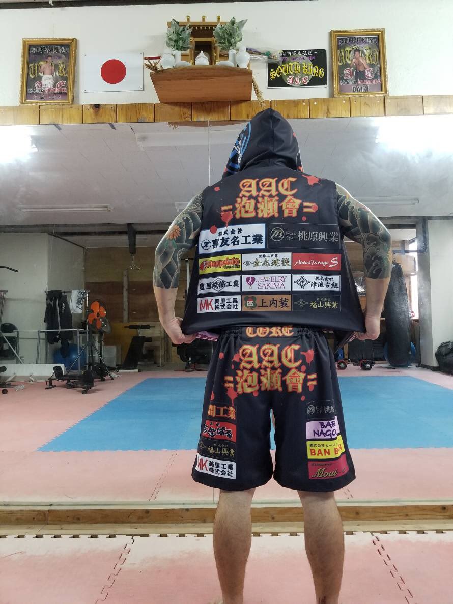 Shii 地元の後輩からスポンサーになって欲しいと連絡があり引き受けた 僕の会社を1番上にのっけてさせてカッコイイのが出来た が 結果は判定負けだったみたい 勝負の世界勝ち負けはある心が折れてなければ又次に活かせる 負け癖つかないように頑張れ武 Shii 地元の後輩からスポンサーになって欲しいと連絡があり引き受けた 僕の会社を1番上にのっけてさせてカッコイイのが出来た が 結果は判定負けだったみたい 勝負の世界勝ち負けはある心が折れてなければ又次に活かせる 負け癖つかないように頑張れ武