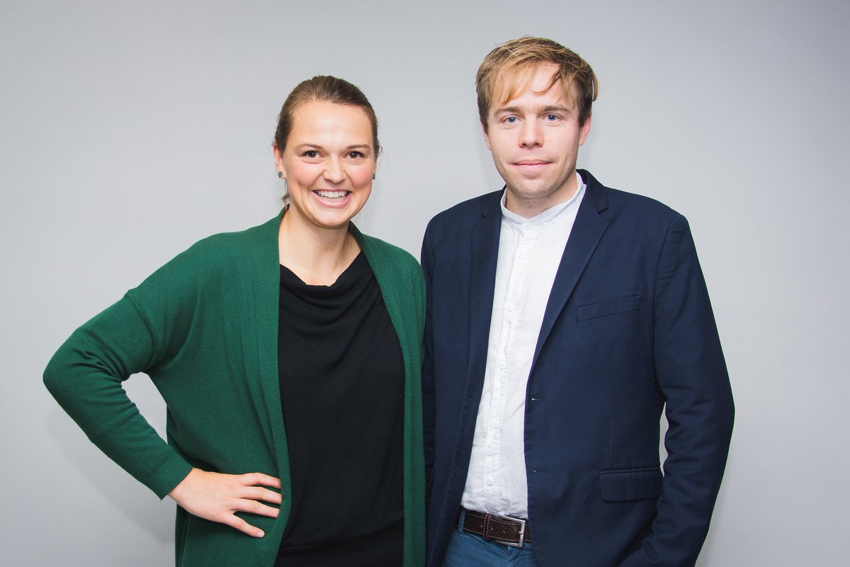 Fenja ⚓️🇪🇺 (@aufmdach) on Twitter photo Heute durfte ich <a href="/AnnaLeidreiter/">Anna Leidreiter</a> und <a href="/RasmusAndresen/">Rasmus Andresen 🇪🇺🏳️🌈🇺🇦</a> bei ihrem ersten Pressegespräch bei uns <a href="/Gruene_SH/">GRÜNE Schleswig-Holstein</a> begleiten - beides ganz tolle Kandidat*innen für die 🇪🇺-Liste. #europawahl Heute durfte ich <a href="/AnnaLeidreiter/">Anna Leidreiter</a> und <a href="/RasmusAndresen/">Rasmus Andresen 🇪🇺🏳️🌈🇺🇦</a> bei ihrem ersten Pressegespräch bei uns <a href="/Gruene_SH/">GRÜNE Schleswig-Holstein</a> begleiten - beides ganz tolle Kandidat*innen für die 🇪🇺-Liste. #europawahl