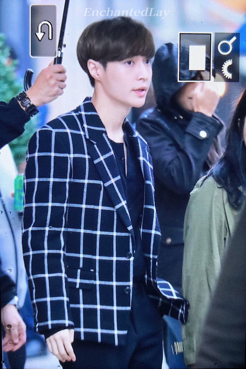 EnchantedLay's tweet image. #LAY 181105 BuzzFeed