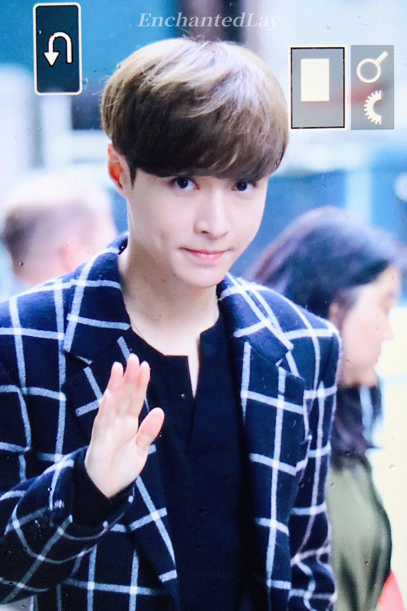 EnchantedLay's tweet image. #LAY 181105 BuzzFeed