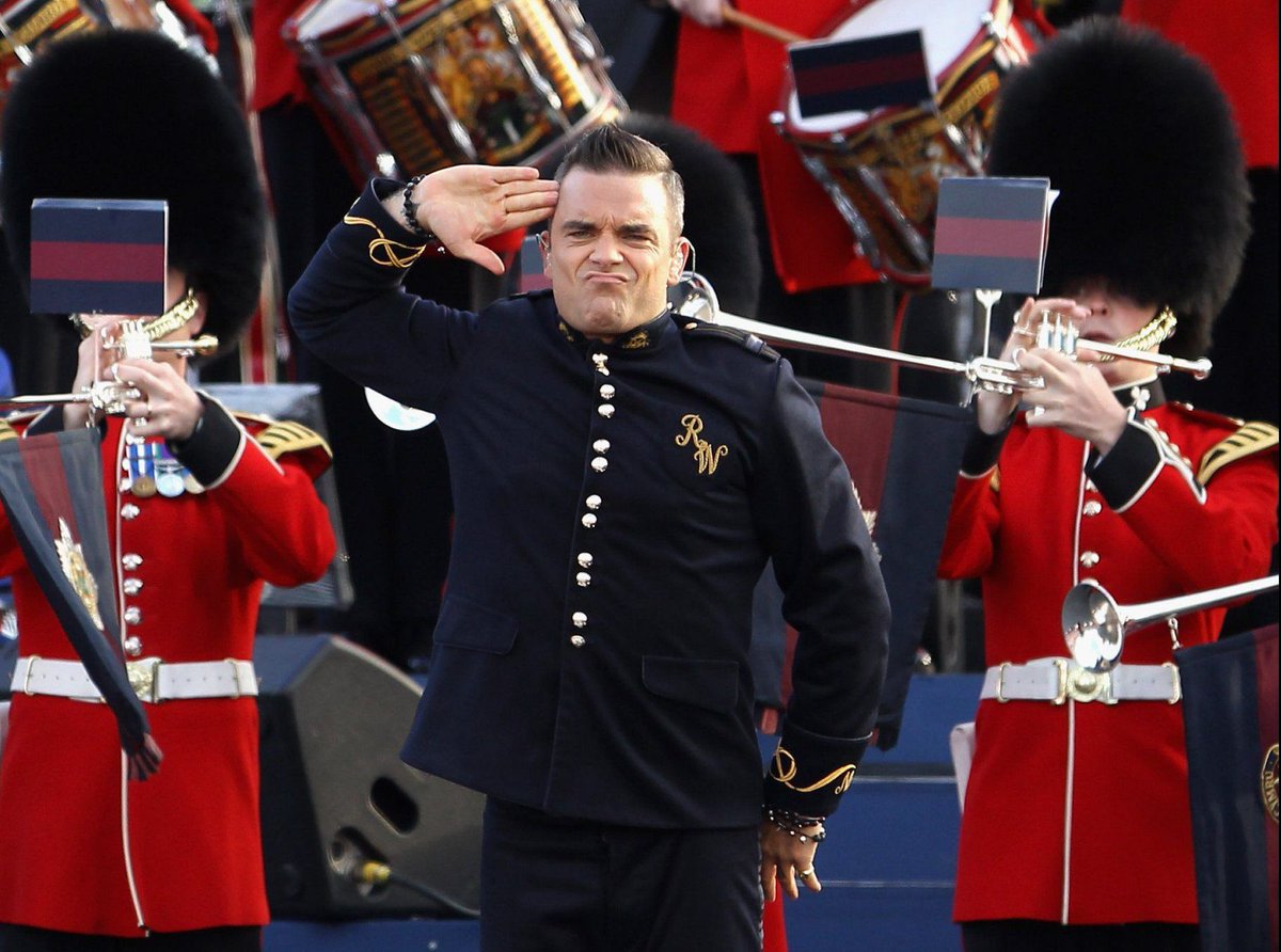 rockandpop's tweet photo. ¡CONCURSO FLASH! ¡Usa #RobbieWilliamsRP, dinos tu canción favorita de @robbiewilliams y participa por una entrada doble para ir a verlo HOY a las 21.30 hrs. en el Movistar Arena! https://t.co/83Fmmq3JYz