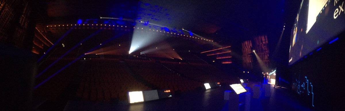 vThavo's tweet image. I am on stage on a 4000 people theater ! Of a 20000 people event. Preparing my Keynote Day2 for #EXPERIENCES18 with @julwhite on #IntelligentEdge #IoTEdge #AI. Stressed yet ?? No... we’ll see tomorrow ! #MVPBuzz @VISEOGroup