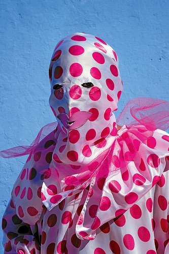 eyemagazine's tweet photo. Masks and mayhem, https://t.co/Oet2nZ4M8E
João Farkas uncovers a little known side of Brazilian tradition in his vivid photographs of carnival costumes in the city of Maragojipe.
#Eye95 article by Felipe Taborda, now published in full. #Caretas #photography #Brasil https://t.co/N85pPk63Ug