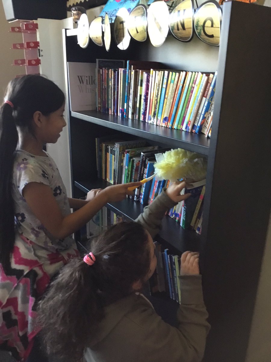 Herrera_Class's tweet image. Library team doing their job-Historian #fealessinfourth #ResltsPersonal #LibraryTeam