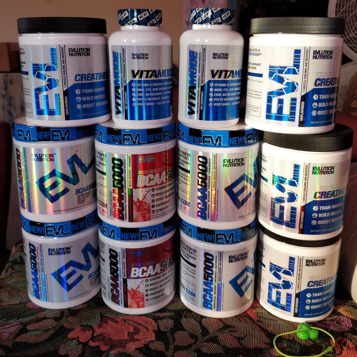 naresh_john's tweet photo. Check out the goodies!!! #Christmascomeearly @JackAttack2393  @Bodybuildingcom  @EVLsports  send a boi some freebies... #Vitamode #BCAA5000 #Creatine5000 https://t.co/IlZYJbRxSl