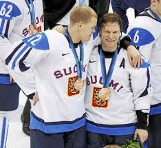 FlyersAlumni's tweet photo. This Saturday, @kime4kids will become the 1st defenseman and 7th player to have his sweater No. (44) retired by the Finnish national team, joining Jari Kurri (17), Teemu Selänne (8), Saku Koivu (11), Jere Lehtinen (26), Ville Peltonen (16) & Raimo Helminen (14). Congrats Kimmo!!! https://t.co/UiGsukReMJ