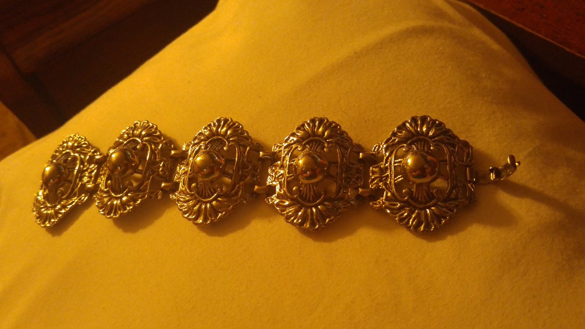 DivineFindsShop's tweet photo. Excited to share the latest addition to my #etsy shop: chunky silver vintage bracelet statement jewelry bracelets #jewelry #bracelet #silver #women #statementbracelets https://t.co/Cl9eAcg8zf https://t.co/xmEFhEWk2H