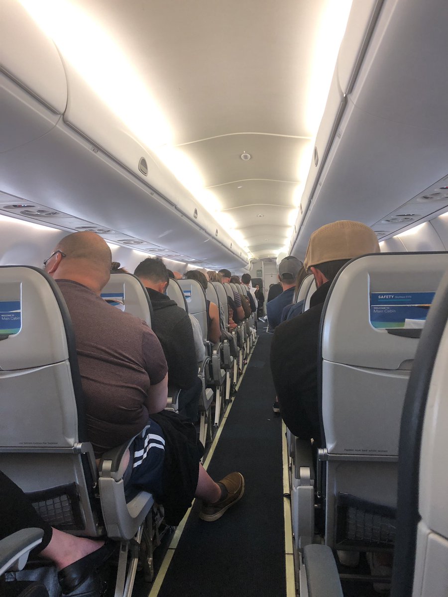 KurrentCreative's tweet image. Bummed... Dear @AlaskaAir, you used to be my favorite, but now you are not. 6 hours to get to Austin? C’mon, that’s just rude.