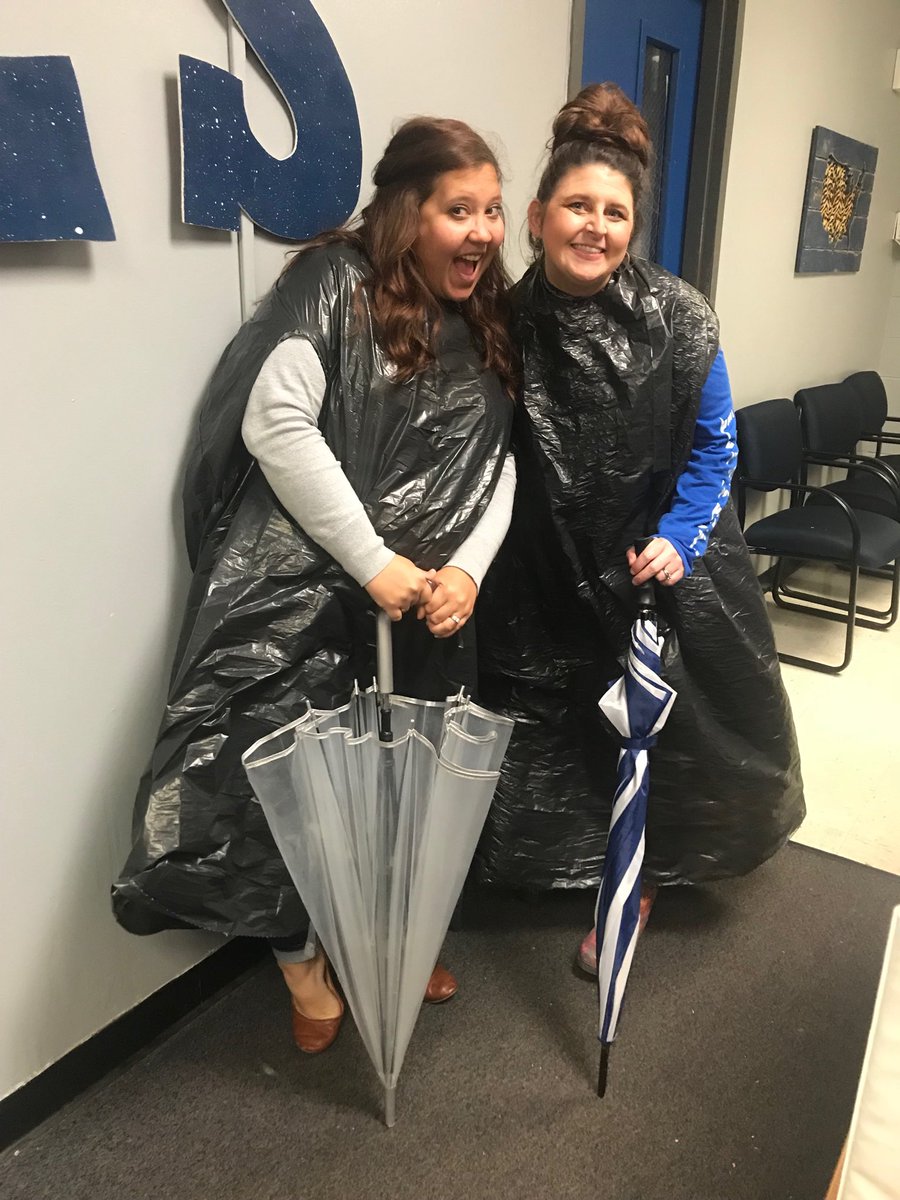 gobaby25's tweet photo. Car rider crew is ready for dismissal! #rainrainrain ⁦@suptking⁩ https://t.co/Q0l3KHxUwh