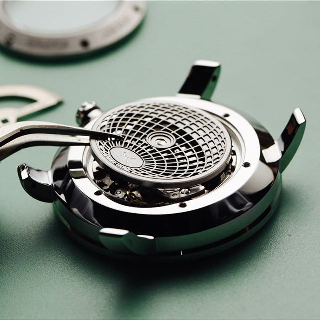 XericWatches's tweet photo. Custom rotor on the new Atlasphere Auto designed with a precise center of mass to ensure optimal winding. .
.
.
.
.
#xeric #watch #design #xericwatch #atlasphere #globe #automatic #watchoftheday #wristwatch #watchesofinstagram #wristporn #wristshot #inst… https://t.co/TwGLxIiGPW https://t.co/pfztjiLjAK