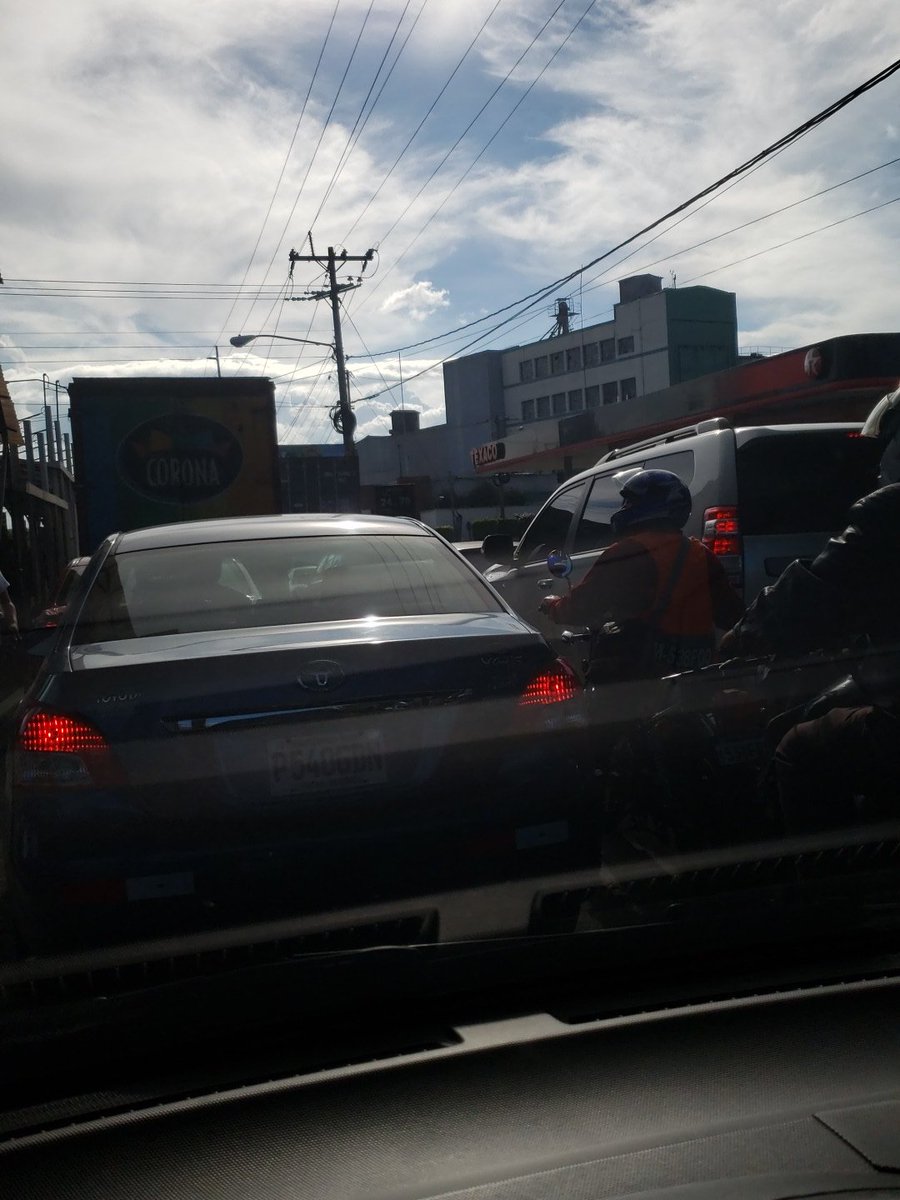 Trafico en la Aguilar Batres totalmente parado