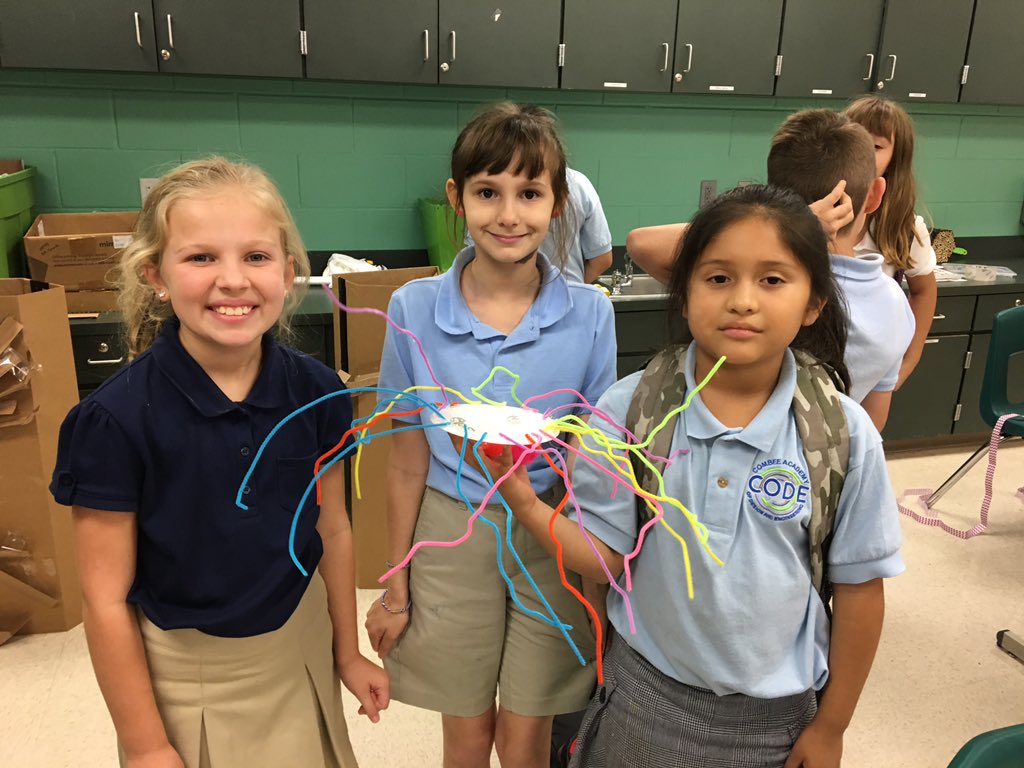Code_AcademyFL's tweet photo. Jumping Jellies! Robotics members completing waterlogged ruins challenge for #makewonder for @WonderWorkshop competition. https://t.co/ZGW7E5iaev