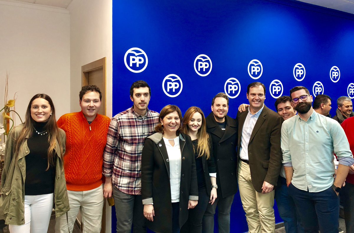 Nuevas Generaciones Sagunto,con nuestro presidente <a href="/SergioMuniesa/">Sergio Muniesa</a> y la presidenta <a href="/isabelbonig/">Isabel Bonig</a> 💙💚