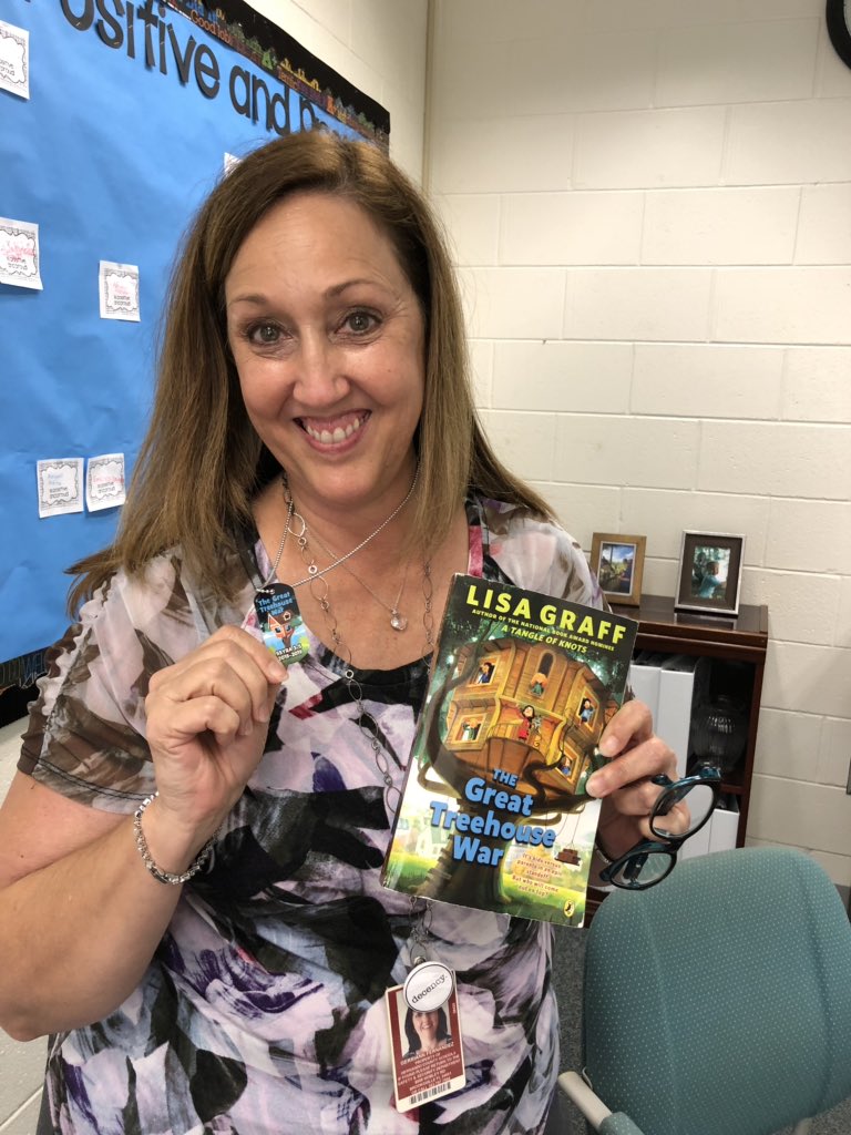 daceyhughes's tweet image. Today’s Highlights: I got to give more Sunshine State Brag Tags to my 5th grade friends and Ms. Fernandez! I also started individual student data chats with 5th grade! #SunshineStateChallenge #DataChats #ManateesMakeitHappen