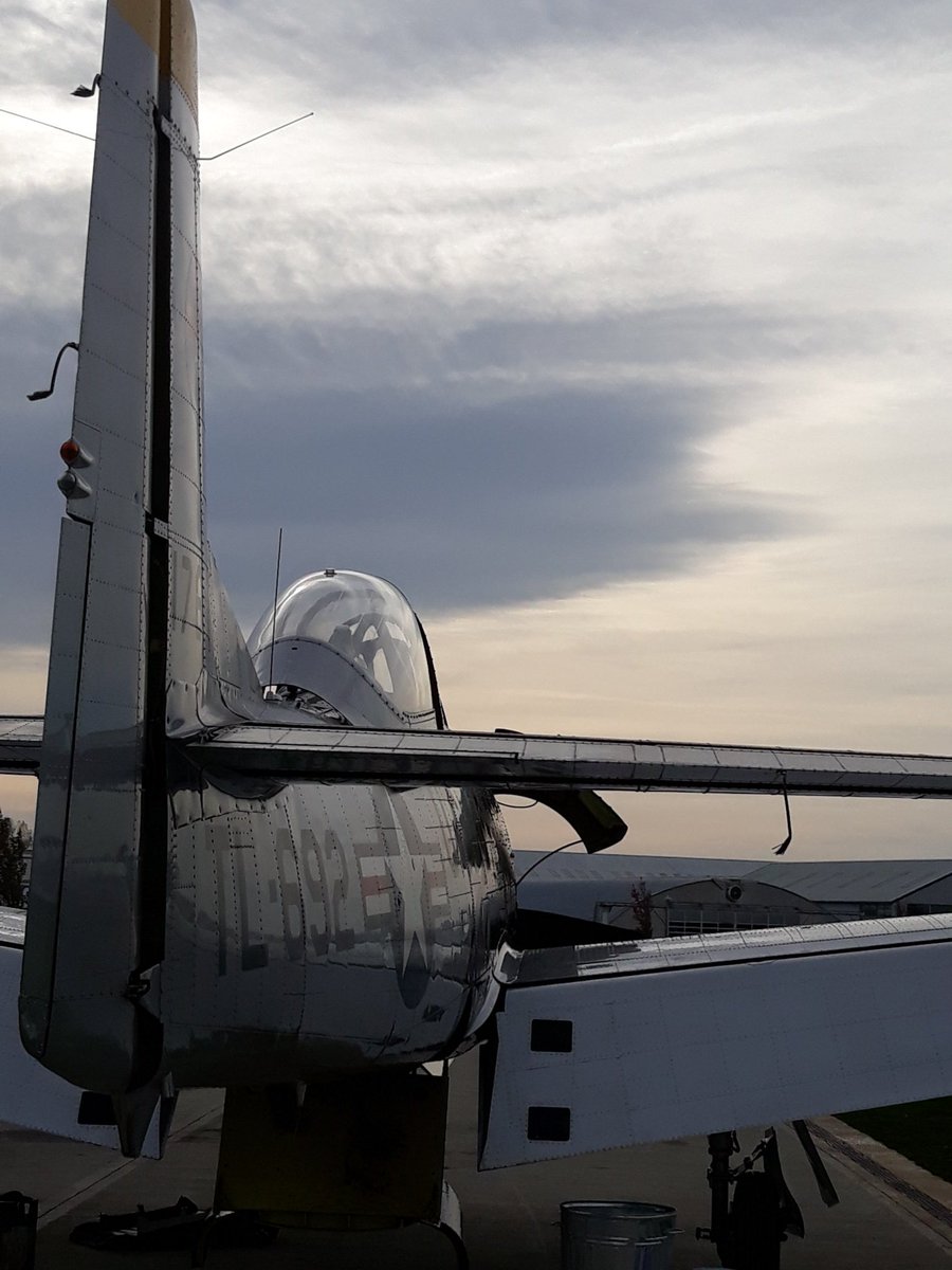 UltimateWarbird's tweet photo. As the day draws to a close..T-28 Trojan.#UltimateWarbirdFlights #flywithus #UltimateFlightExperiences #avgeek #warbird #aviation #History #Pilot #aviationphotography #warbirds https://t.co/8dG3WvMJEs