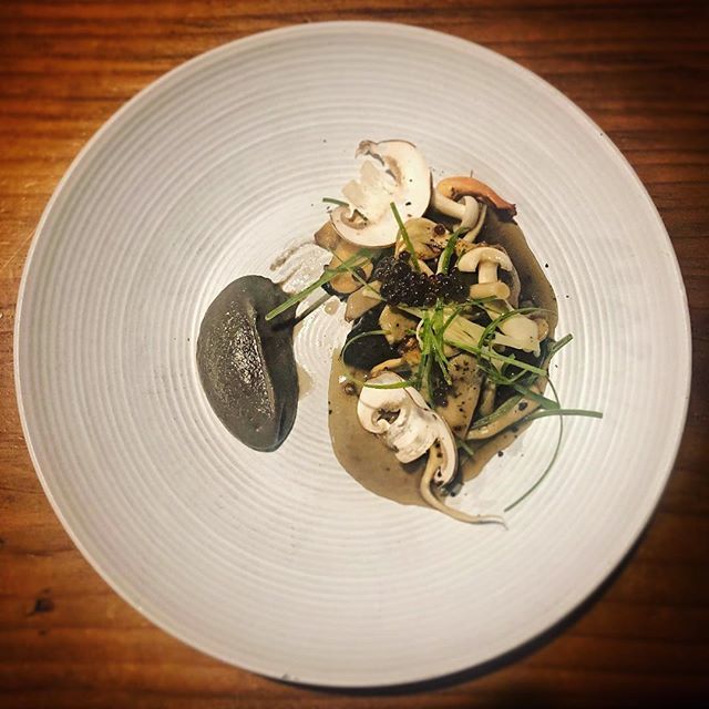TheGuyForks's tweet image. Wild mushroom, mushroom ketchup, concord vinegar, dashi.
.
From the @chefashsaman vegetarian tasting menu at @rootbristol 🌱
.
#Crumbssnaps #reversespherification #WildMushroom #mushroomketchup #bristolfood #bristolfoodie #wappingwharf #bristolfoodpor… ift.tt/2Pc7AtH