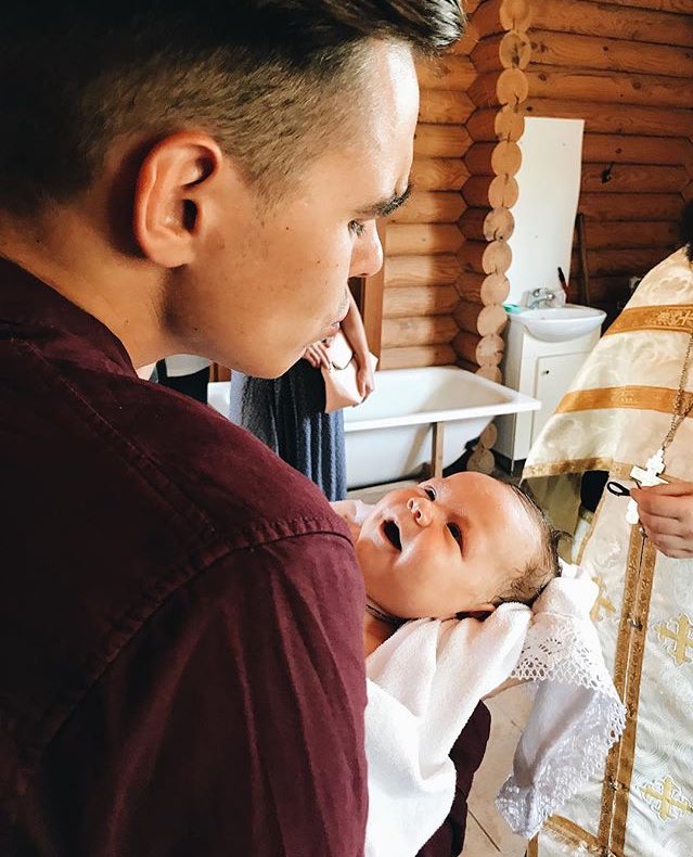 SLavango's tweet photo. Na této fotce můžete vidět mého syna a vnuka. Od srdce mohu říct, že lepší muže už v životě nepotkám. 
Můj syn má srdce a sílu, jako málokterý člověk, kterého jsem potkal. 
Jsem na tebe hrdý chlapče. 
Jsem hrdý na to, že jsi můj syn. https://t.co/bia8Knsufg