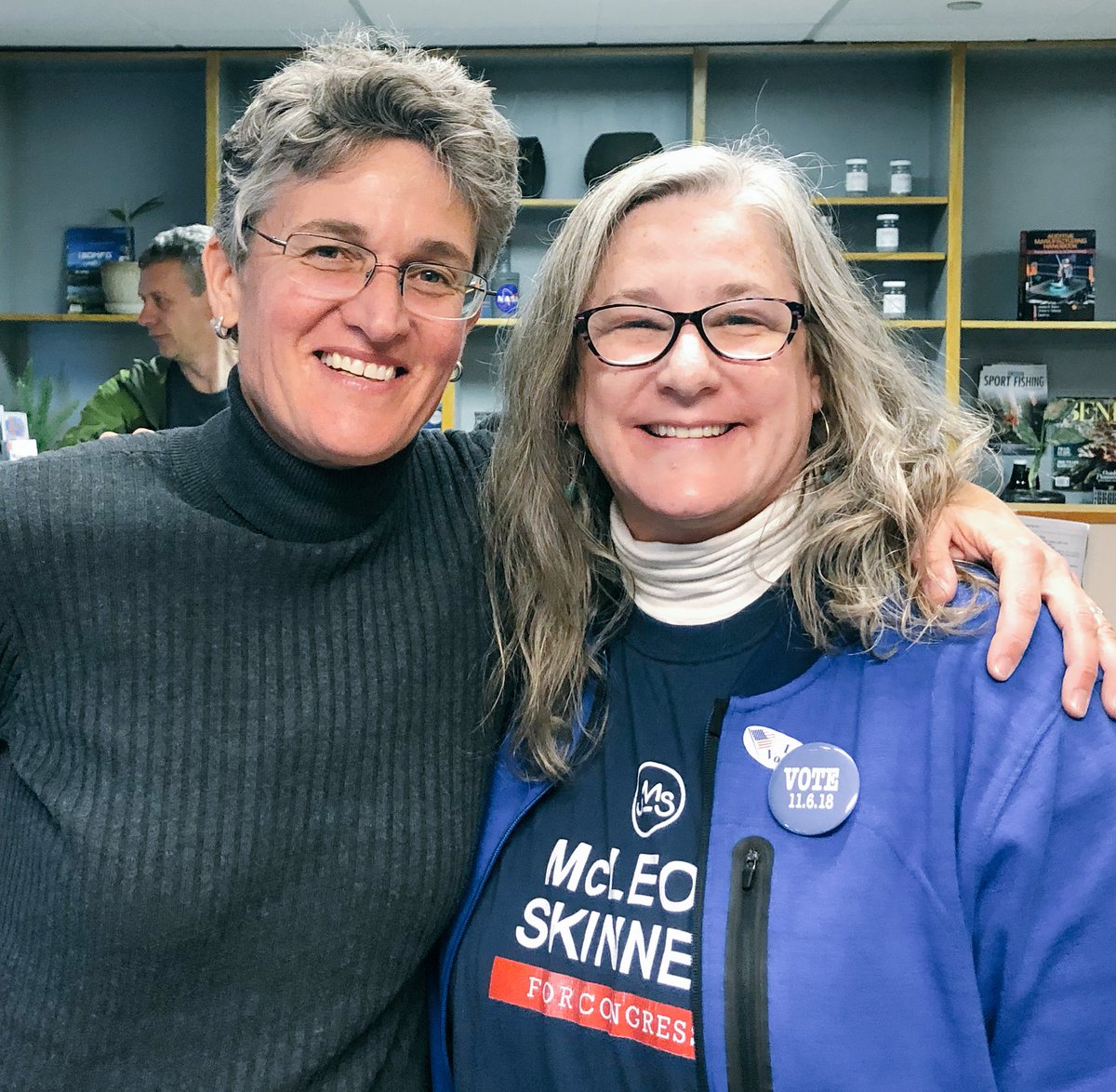 BridgetBeagle's tweet photo. Just came in to get my canvassing turf and look who I was lucky enough to run into: @JamieforOregon making a quick stop in to say thank you to volunteers! 💙 She’s losing her voice and said that’s the idea, to leave it all out there on the field. #WaveCast #WaveCastOR #orpol https://t.co/MjJ2sEXmqv
