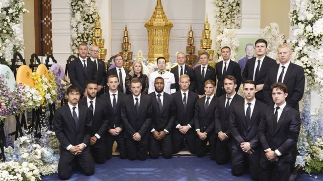 Huge respect for the Leicester City Football team, who flew to Thailand, to take part in a prayer ceremony in a Bangkok temple for the funeral of the club's owner, Vichai Srivaddhanaprabha. https://t.co/CkFUNOMOsa