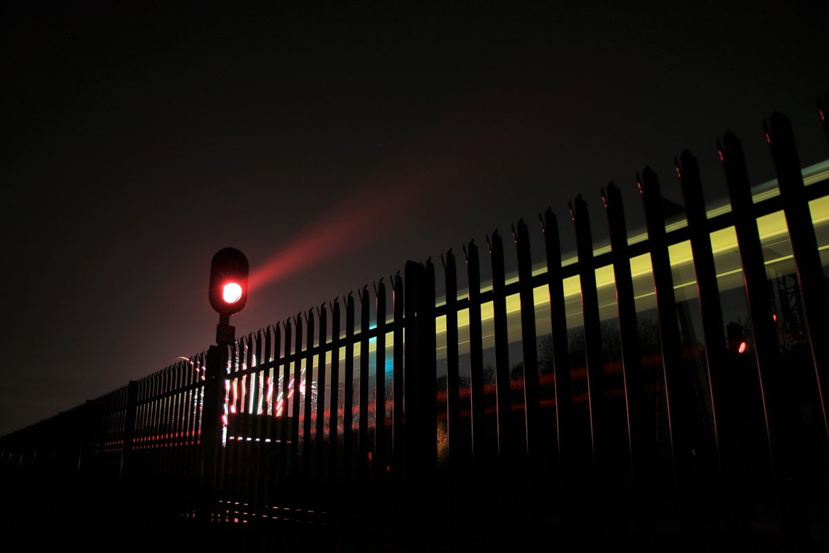 andymckay33's tweet photo. 'Super 8......' #NightPhotography #BonfireNight #longexposure #trainlights @OxTweets @TheOxfordMail @BBCEngland @milimdotcom @lensculture @featureshoot @lenscratch @CanonUKandIE https://t.co/3r7VqahEqC