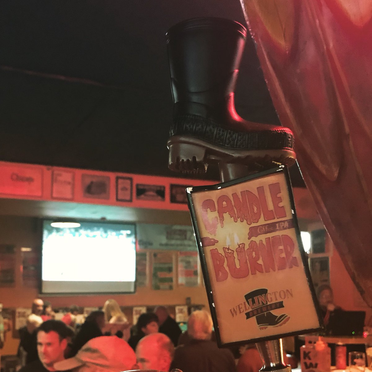 EthelsLounge's tweet photo. Now on the Rotation Tap @WellingtonBrew Candle Burner Coffee IPA! Come #TryAWellyOn #craftbeer #rotatingtap #onecanthurt @OntCraftBrewers https://t.co/UQalvvKIh7