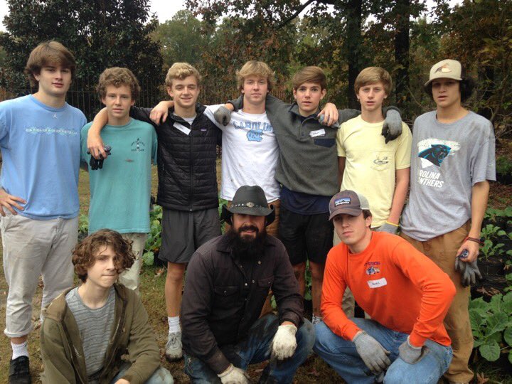 stdavidsschool's tweet image. This week the US will be taking time to pause their regimented schedules in order to lend a hand to organizations. Today students volunteered at Wildwood farms, the Raleigh Rescue Mission Thrift Shop, GCF, the Boys and Girls Club, and Walnut Hill Conservatory. #serviceweek2018