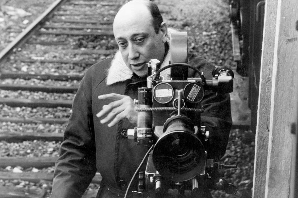  #LesCinéastesDuHangarRangée 3 :58 - JEAN-PIERRE MELVILLE20 octobre 1917 - 2 août 1973(France)- Bob le Flambeur (56)- Léon Morin Prêtre (61)- Le Doulos (62)- Le Deuxième Souffle (66)- Le Samouraï (67)- L’Armée des Ombres (69)- Le Cercle Rouge (70)- Un Flic (72)