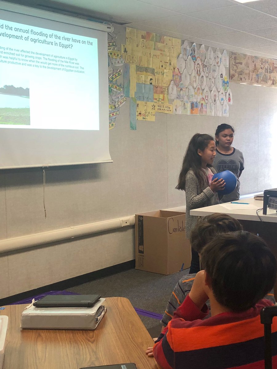 Techie_Carlisle's tweet photo. @goPEEQ mic makes it easy for everyone to be heard while presenting. Even over roof repairs π! #nlmusd #nlmlearns #lcms @PrincipalLCMS @LCMS_AP https://t.co/b2zD2COO9m