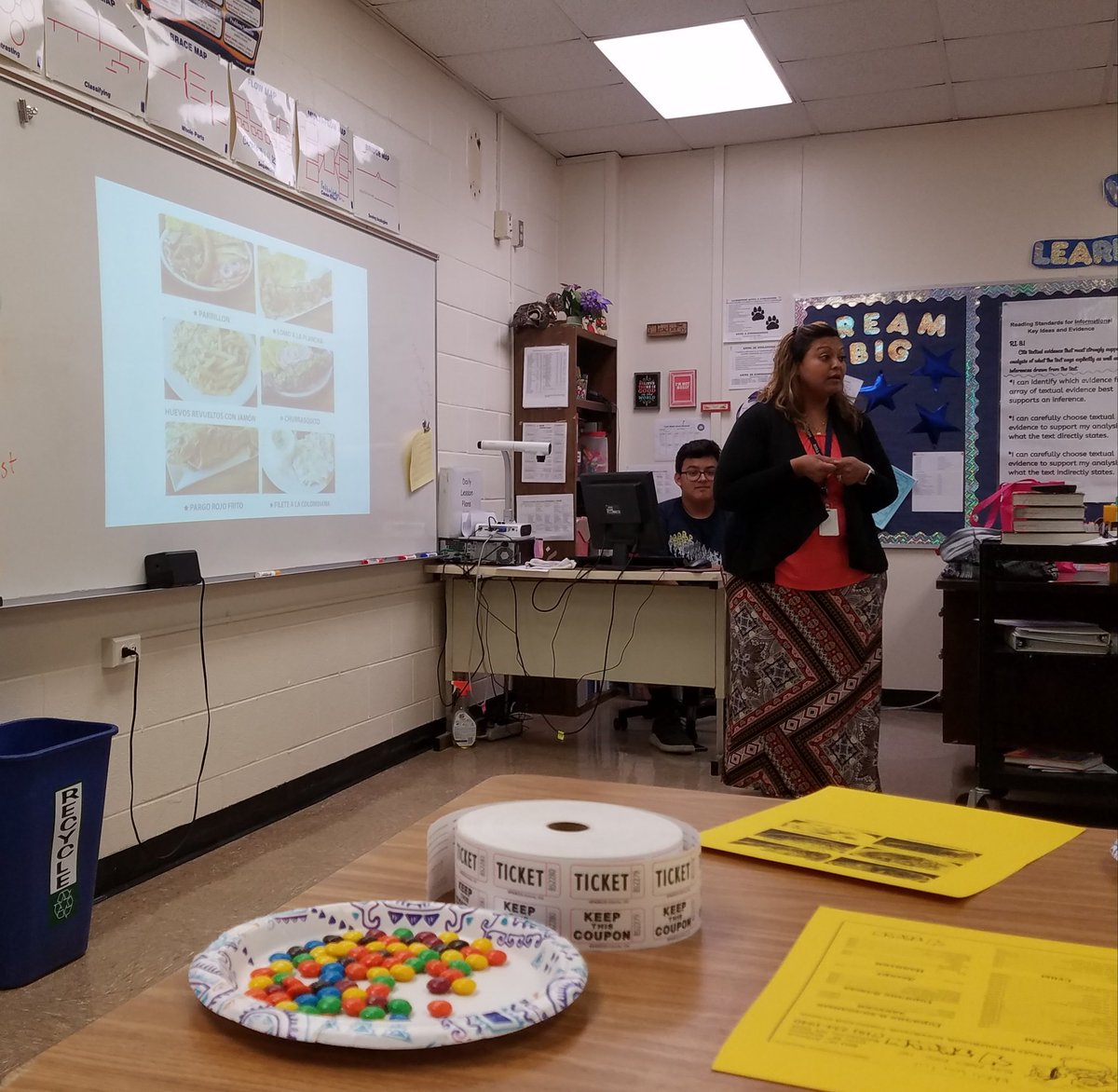 Loved the hands on learning and activities at the #traskmiddle ESL parent night with <a href="/Fuentes_Claud/">Claudia Fuentes</a>! What a great opportunity to get to know our students and families. Thanks for your help <a href="/HymanTreasa/">Treasa Hyman</a>! <a href="/MarthaBanderas/">Martha Banderas</a> #NHCSchat #ittakesavillage #kidsdeserveit