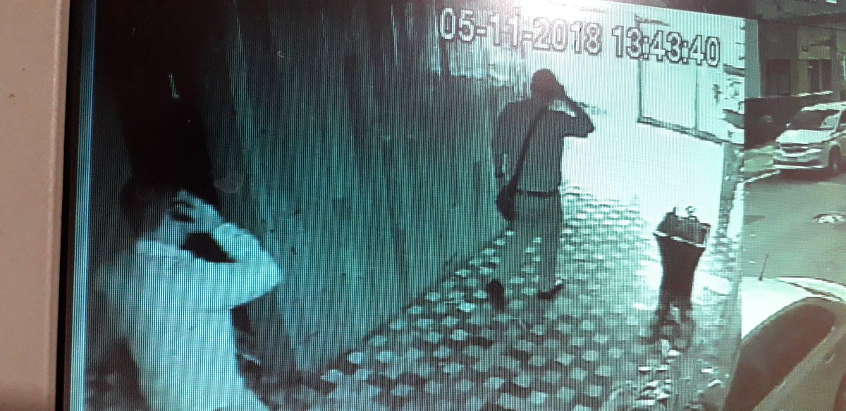 FranciscoLechug's tweet photo. CUIDADO VECINOS

Sé que no se ven bien las fotos,pero a veces por la complexión podemos reconocer a un ladrón hijo de puta
5 de nov a las 11:30 am robo a casa habitación en Providencia entre Pilares y Matias Romero Del Valle @SSP_CDMX @En_laDelValle  @BJAlcaldia #robocasa #robo https://t.co/EBEHBfypfK