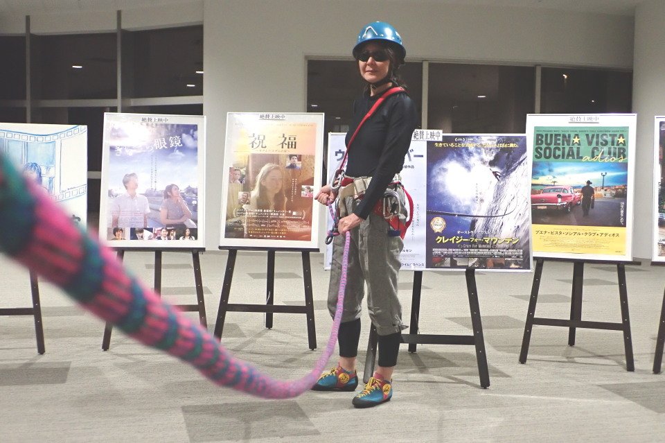 futodiver's tweet photo. 【勝手に応援鑑賞　クレイジー・フォー・マウンテン】地元の映画館は地元で盛り上げて支える、勝手に応援鑑賞も第18弾。クライミングのお話となると、かつて「一の倉沢のアザミ嬢」と呼ばれた我が家の妻が黙っていられる筈がありません。使い込んだ道具をhttps://t.co/HmCfPE6upJ　@AtsugiEiga https://t.co/hqlg7jGqbe
