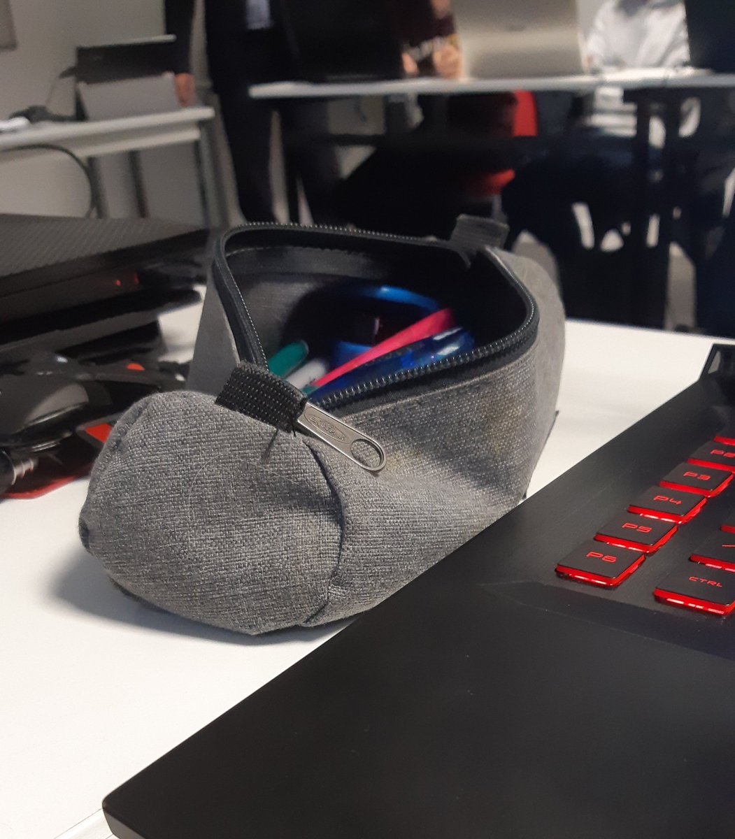 mlcyber1's tweet photo. Encore une fois merci à @sogeti_fr pour être intervenu une fois de plus dans notre école ! 🔝 Une présentation de l'entreprise et des différents métiers faite dans la bonne humeur ! C'était très intéressant 😁 #IMIE #ITSTART #Nantes https://t.co/YHPPnrnJr4