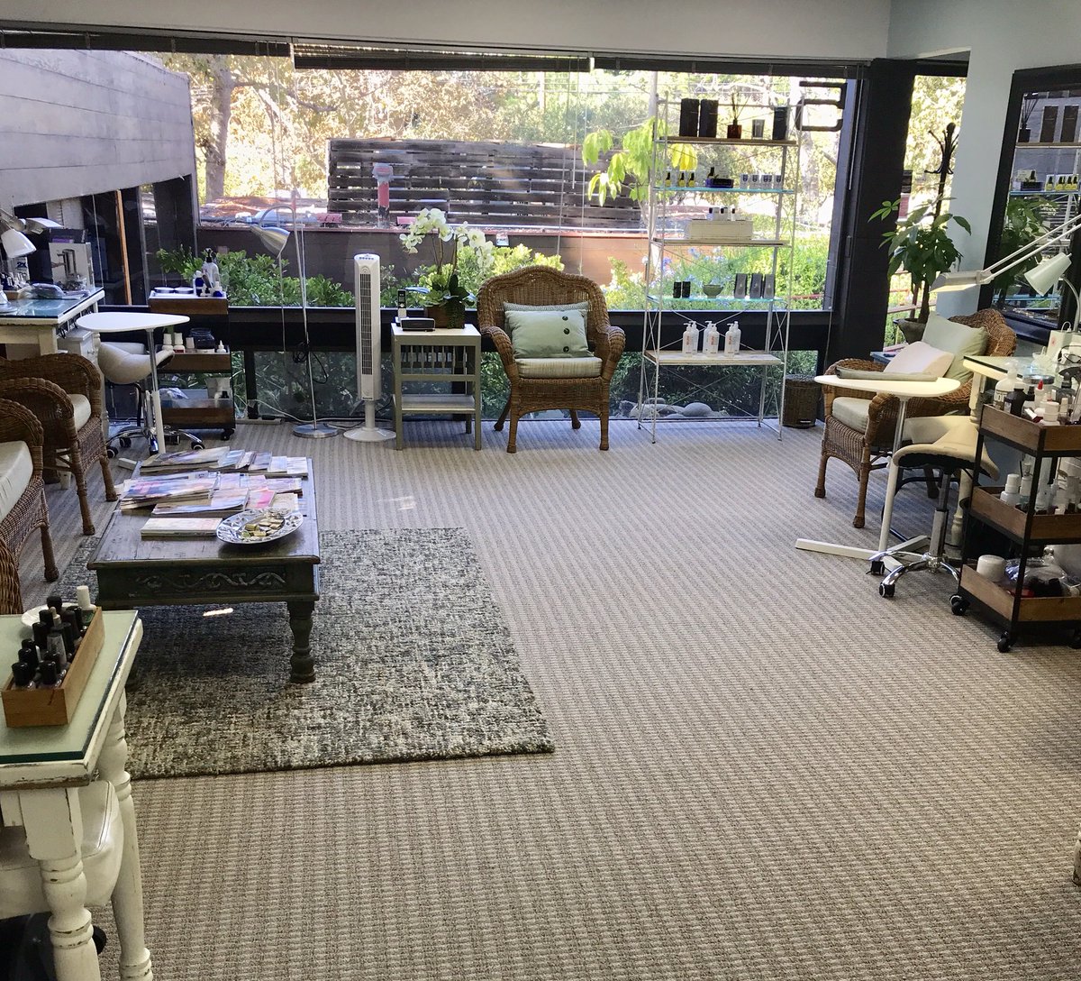 Polished got a makeover and we love our new carpet! Call for an appointment or stop by and say hello💅