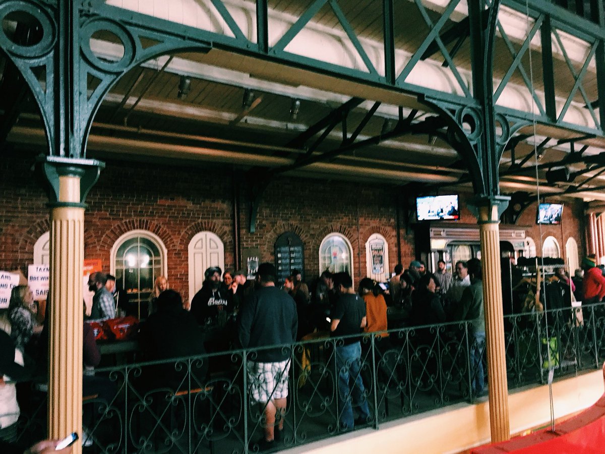 <a href="/YelpIndy/">Yelp Indy</a> takeover for #12chefsindy Party! Ironic and fun pairings: <a href="/3CarrotsIndy/">Three Carrots</a> with fish and <a href="/GomezBBQ/">GOMEZ BBQ</a> with veggies! 🌽 🍺