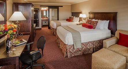 Toast the #Holidays this year in #SonomaCounty. Reserve your charming wine country suite in Healdsburg today.  bit.ly/2xQxGps