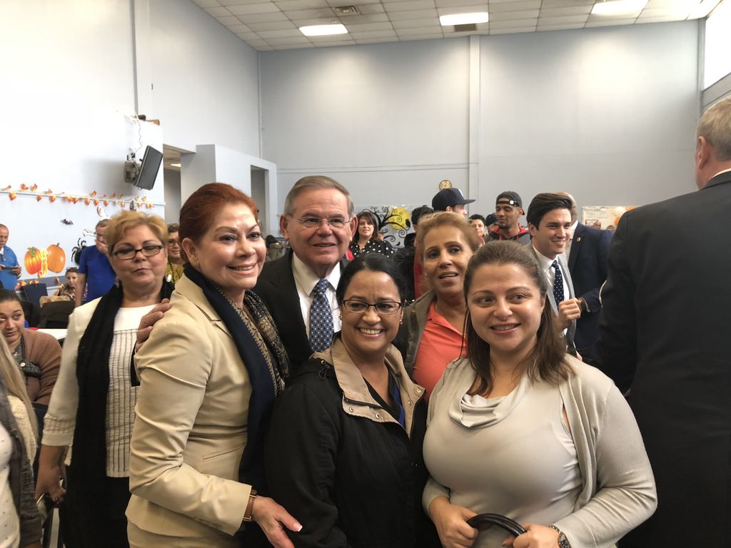 gotoother's tweet photo. #PerthAmboy dió gran respaldo a nuestro Senador Menéndez, acompañado del @SenadorCoryBooker y el @GovernorPhillMurphy  y su Alcaldesa @MayorWildaDiaz https://t.co/HC2sbjonbY