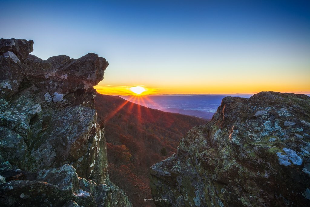 “Triumphant Light” Be sure to follow <a href="/spcbrian22/">Brian Wotring</a> #natgeoyourshot #YourShot #natgeo #landscape #photographyislife #photographyeveryday #photographylover #PhotographyIsArt