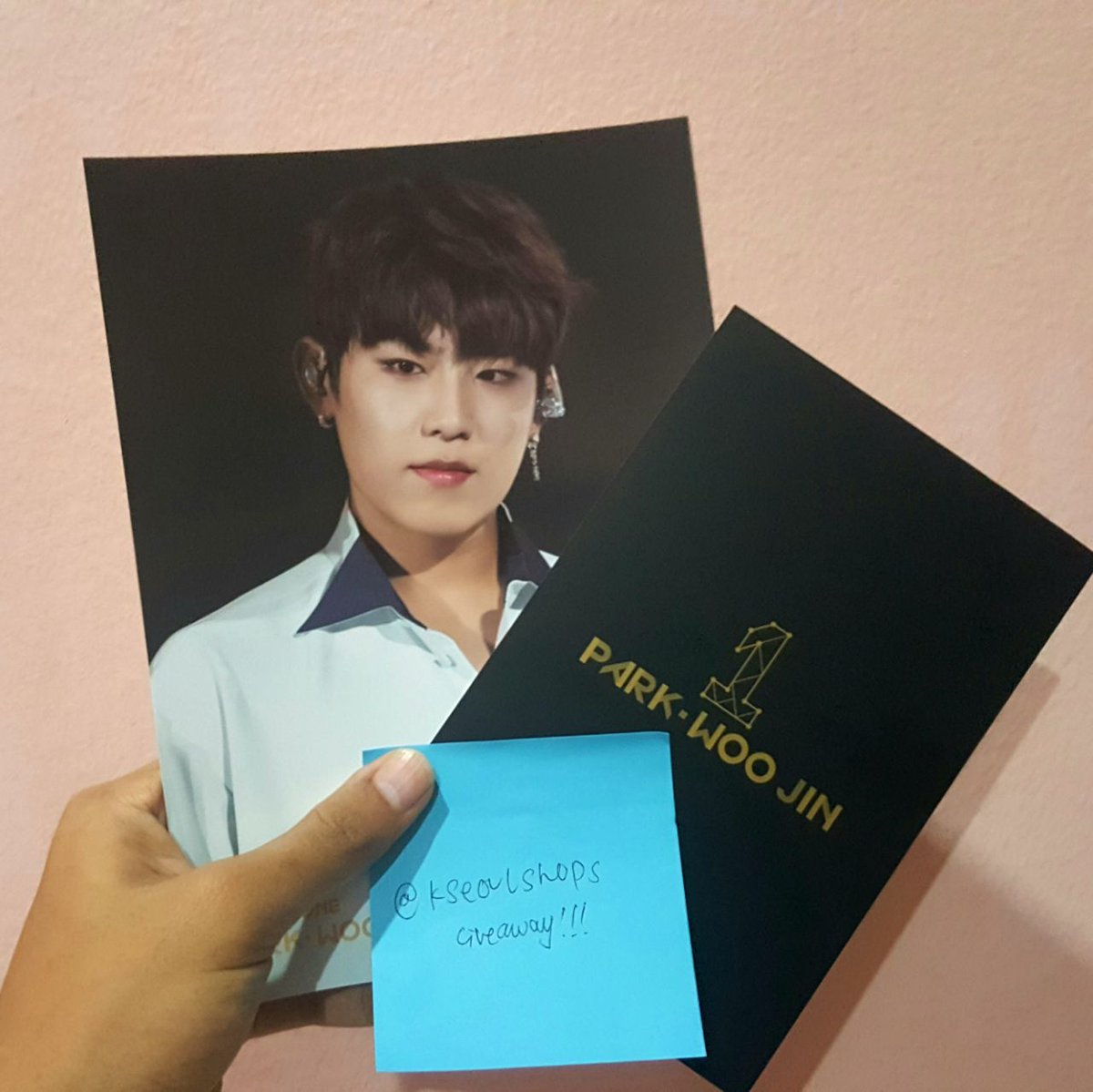 slate0nglv's tweet photo. KSS GIVEAWAY HIT AGAIN!
🎁GRAND PRIZE: Woojin World Tour Postcard + Lipcard
🎀Normal Prize: Random lipcard
Rules✨
- Follow @kseoulshops
- Rt this and pinned tweet
- Like and tag your friends!
Use #KSSGiveaway
#wannaone #MAMAVOTE
Dateline: 9 Nov https://t.co/ujJAmTj13s