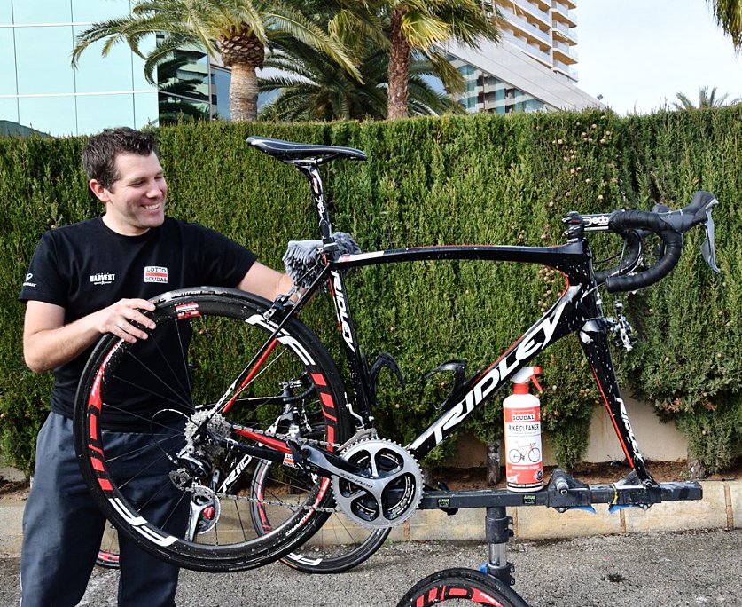 Ride, clean, lube, repeat! With Soudal Bike you don't need your own personal team mechanic to maintain that professional shine. ✨ #SoudalBike #teamlottosoudal #soudalcleaning #procycling #bikemaintenance #bikemechanic #fesports #supportlocalindustry