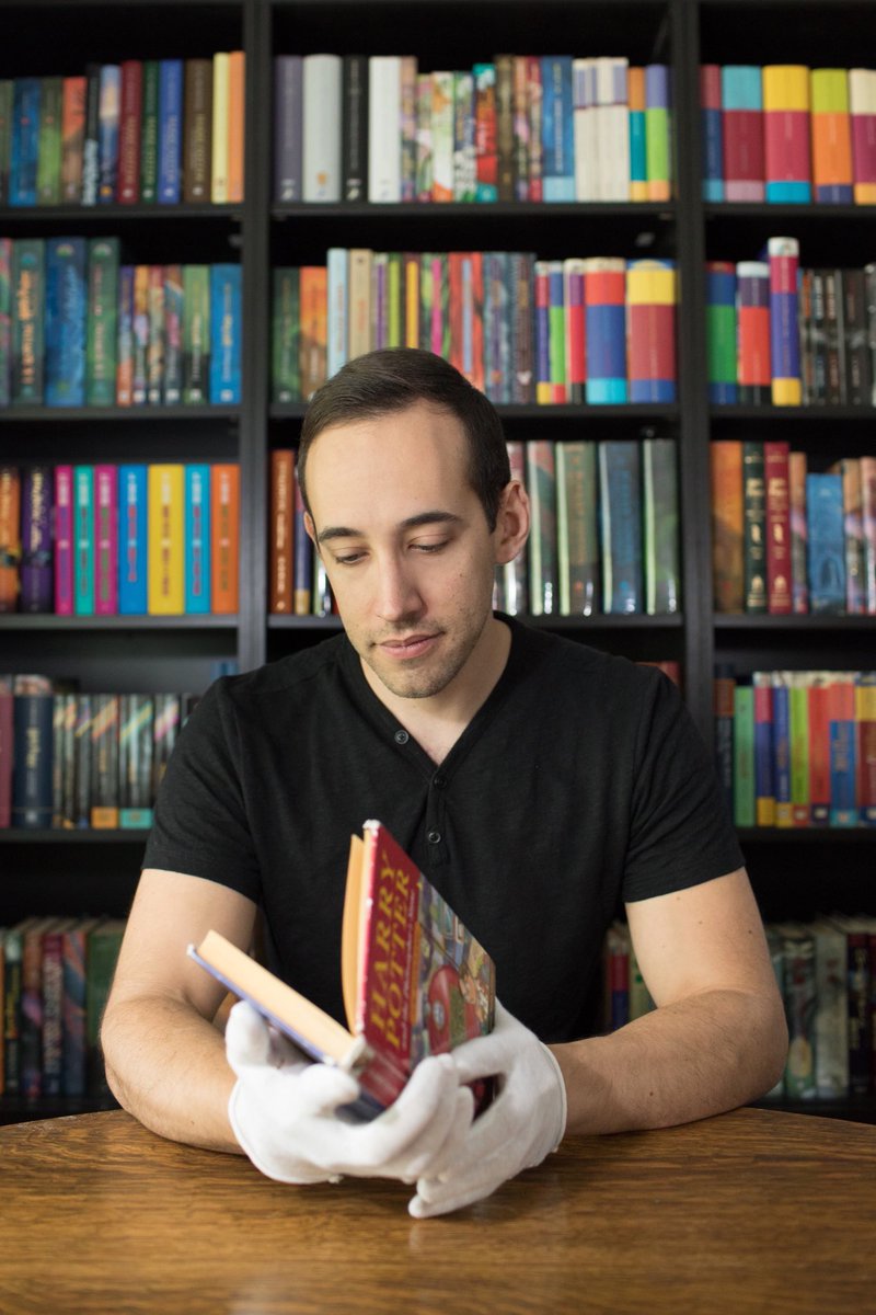 betterwordspod's tweet image. Have you listened to our chat with @pottercollector yet? ⚡️
We discuss his amazing collection, Harry Potter world and more as all three of us geek out over this series 😍 #harrypotter #betterwords 

LISTEN NOW 🎙