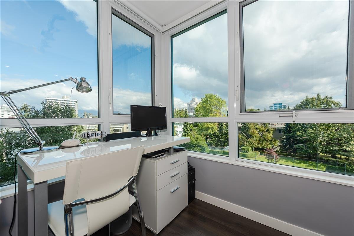 PRICE REDUCTION! Gorgeous 2 Bedroom plus Den in Fairview!

Stunning corner suite at Shaughnessy Gate! This spacious 2 bedroom, 2 bathrooms + Den has THE PERFECT LAYOUT: bit.ly/2xeZ0zB

#RealEstate #Realtor #Listing #RealEstateLife #RealEstateInvestor #RealEstateLifestyle