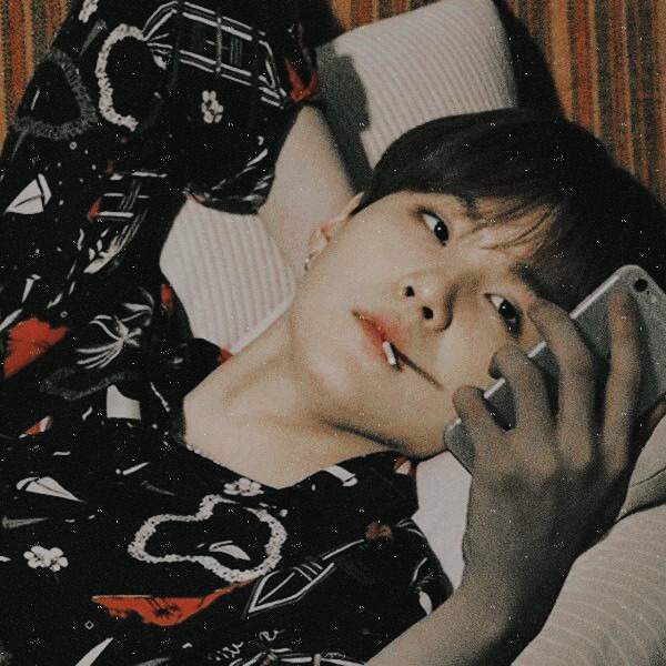 thzv0id's tweet photo. — Yoonseok/Sope!au {Hoseok ver.}

onde Yoongi e Hoseok são colegas de de dormitório, ambos sendo considerados como "fuckboys" da universidade onde estudam. https://t.co/yKqFl2Ajul