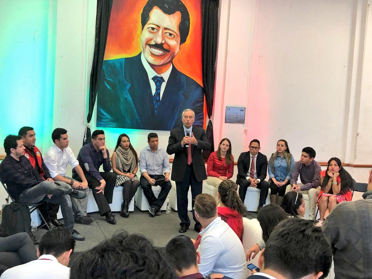 PRI_Nacional's tweet photo. Esta tarde se realizó un encuentro con liderazgos juveniles del @PRICDMX_, con la presencia de @FaustoMZamorano, @ferbayardo, @BetanzosOficial y @VLVN. Los jóvenes de nuestro partido se organizan, proponen y actúan para recuperar la confianza ciudadana. https://t.co/i4cskled7r