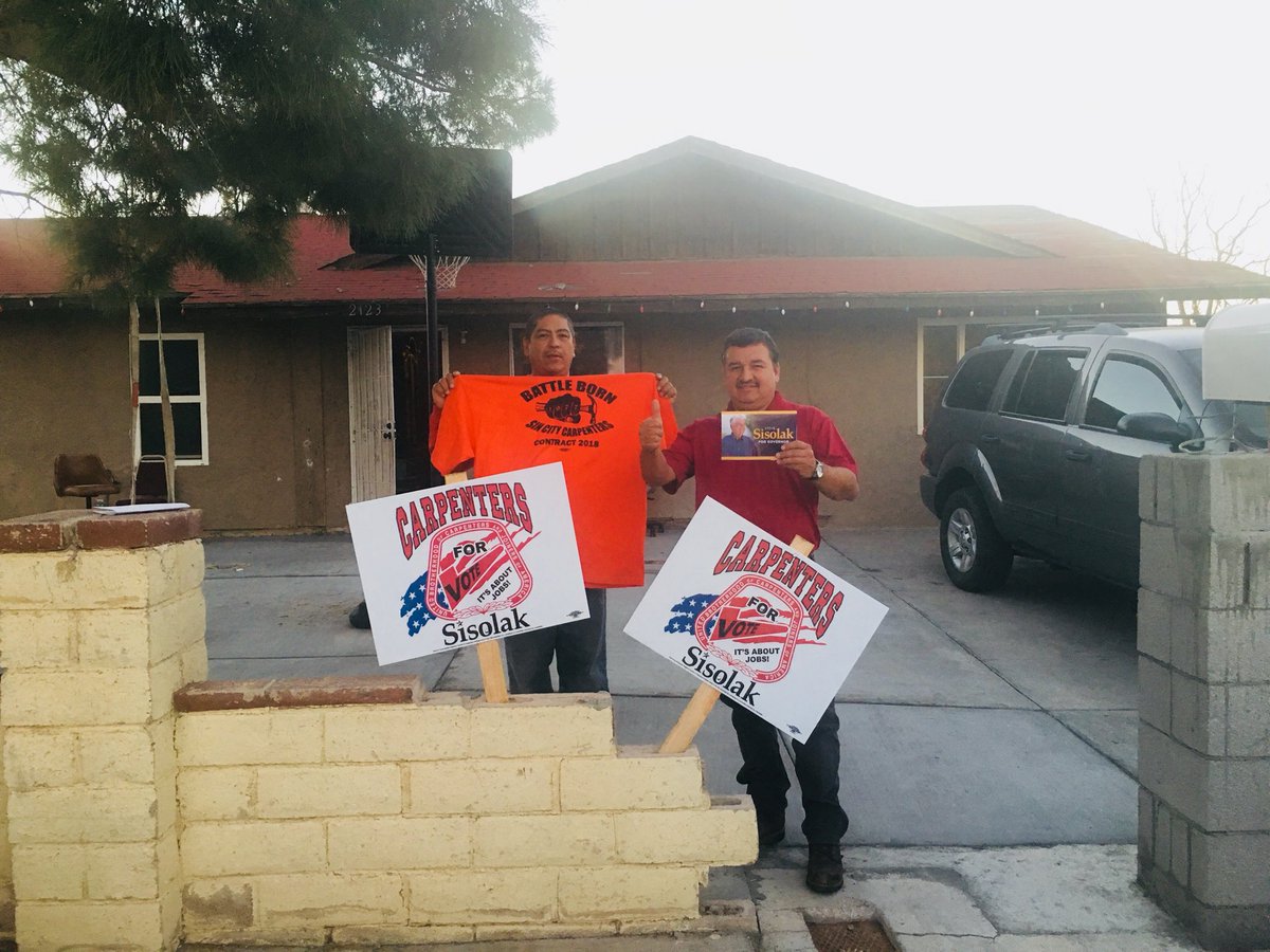 AEspSBCOLu909IE's tweet image. .@SteveSisolak for #NvGov North,South,East,West Sun up, Sun Down round the clock the message is Clear!
#TeamSisolak @SouthwestCarps Got your back! #Hammerthevote #Gotv  @RigoRam22375570