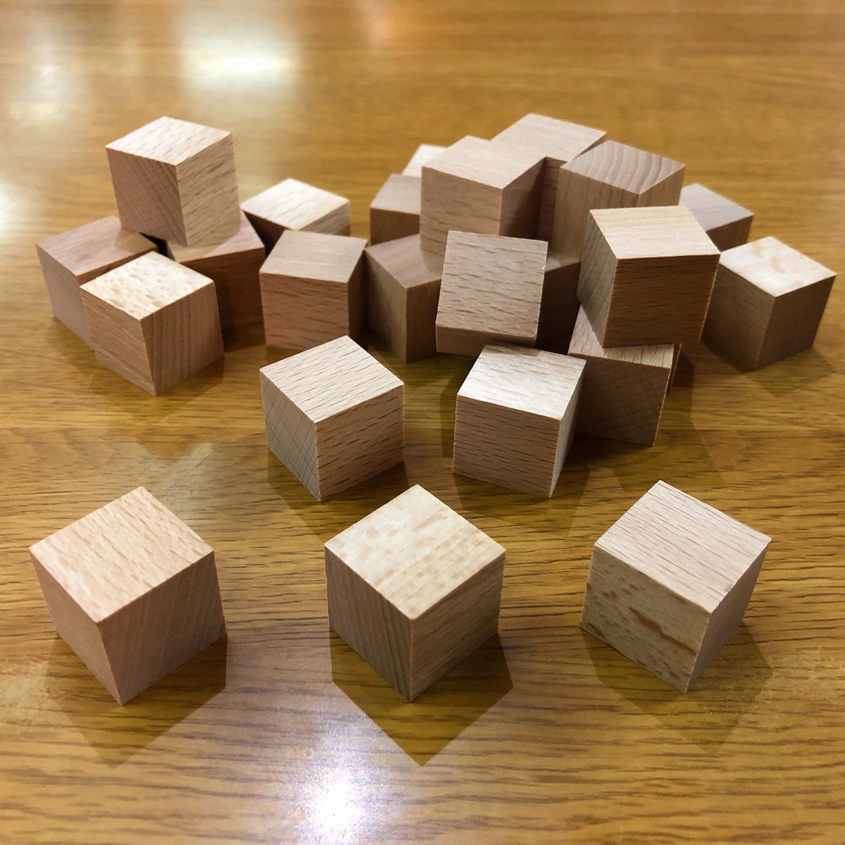 おもちゃ箱イカロス 自然に囲まれたおもちゃ屋さん 地味 だけど実はスゴい商品 キューブパズル自作キット 国産木製パズルの販売元であるイカロスならではの商品 mmの立方体の28個セットです 非常に高い精度でキューブ同士が寸分の狂いなく おもちゃ箱イカロス 自然に囲まれたおもちゃ屋さん 地味 だけど実はスゴい商品 キューブパズル自作キット 国産木製パズルの販売元であるイカロスならではの商品 mmの立方体の28個セットです 非常に高い精度でキューブ同士が寸分の狂いなく